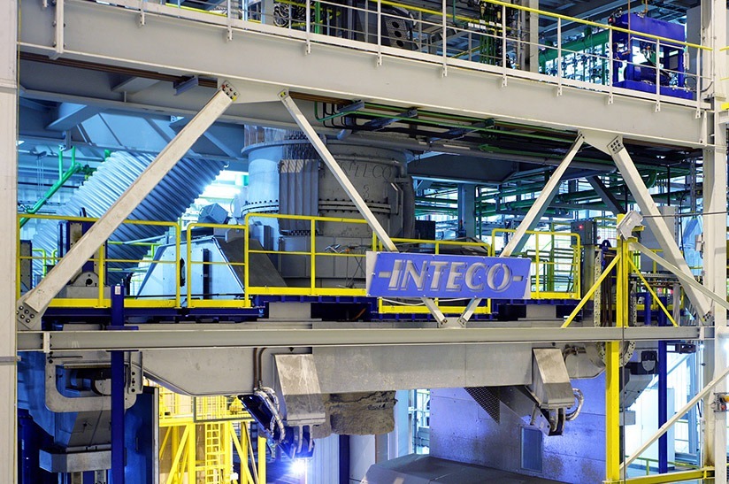 Das Bild zeigt eine technische Anlage. Auf einem Schild ist der Name Inteco zu lesen.